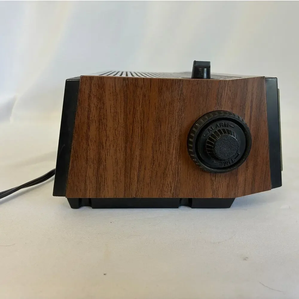 Vintage General Electric Flip Clock AM/FM Radio Model 7-4410A - Tested Read